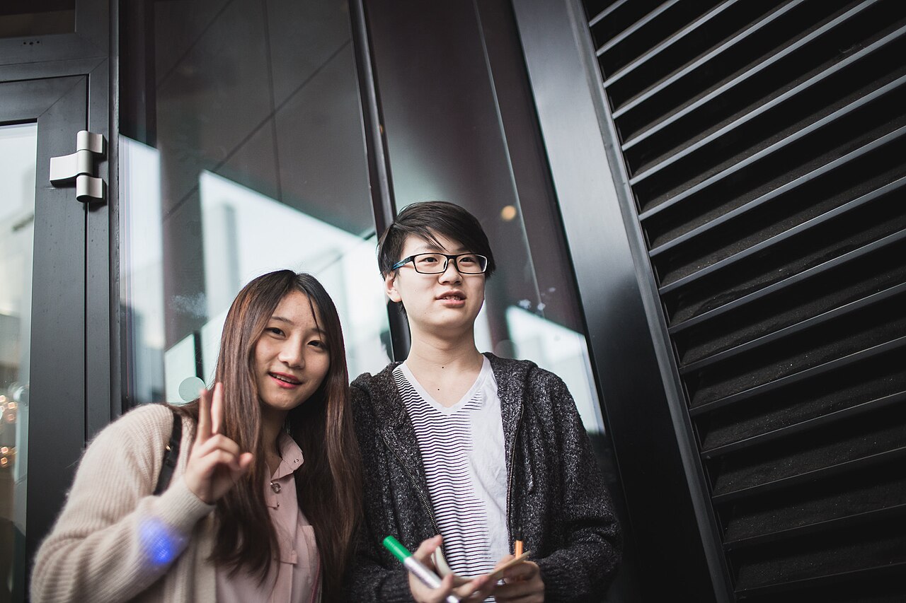 手游电竞的爆发:操作门槛、观赛形态与赞助逻辑的重构